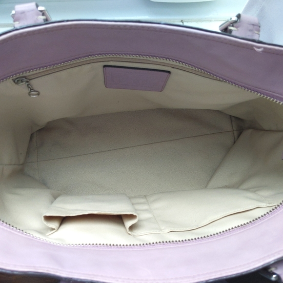 Authentic Coach Leather Tote, Medium size, Lavender - Picture 3 of 5